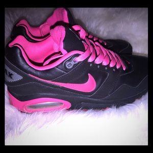 Women’s Nike Airmax Size 9